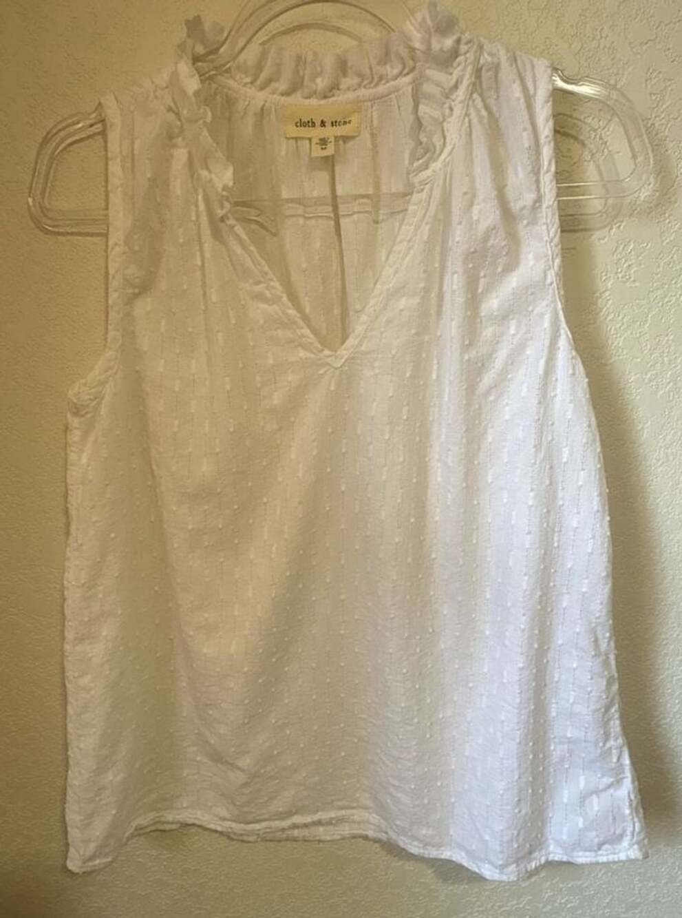 Cloth & Stone White Textured Sleeveless Top, Size M